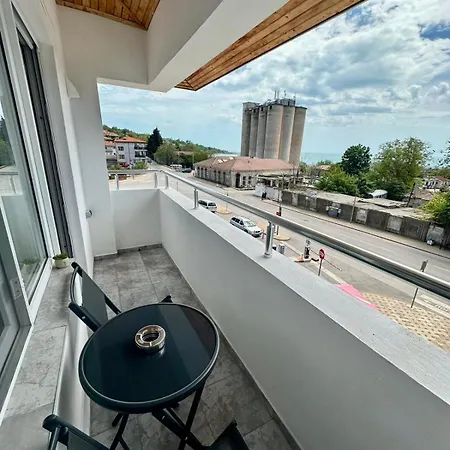 First Line 2 بالشيك